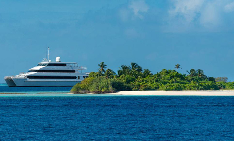 navio-four-seasons-maldivas
