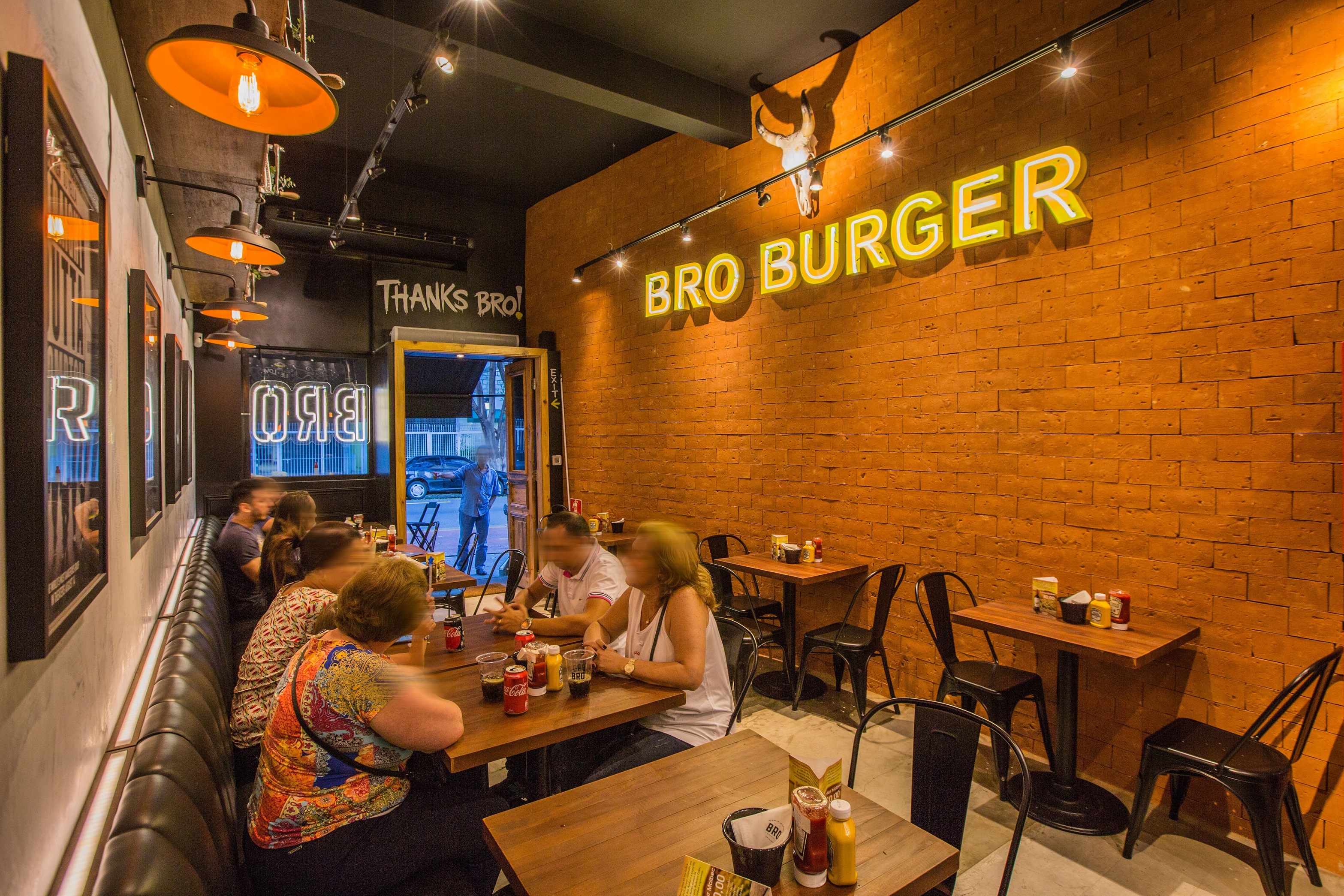 Bro's Burger - PROMOÇÃO DE INAUGURAÇÃO. Bro's Burger por R$ 9,90