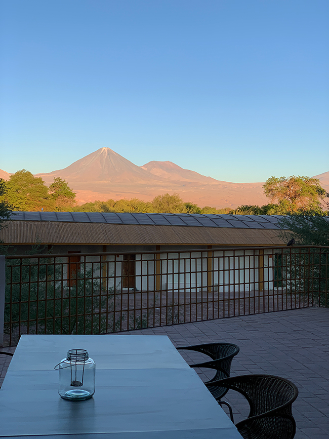 Praticamente todo o hotel tem vista para o vulcão (Foto: Tina Bornstein)