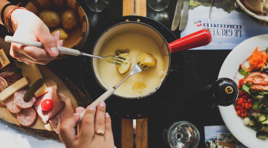 Programa obrigatório em Courchevel: comer um bom fondue e raclete