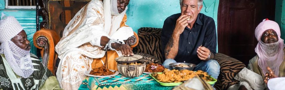 CNN Brasil vai exibir 'Anthony Bourdain', um dos programas de gastronomia e viagem de maior prestígio já produzidos na televisão mundial