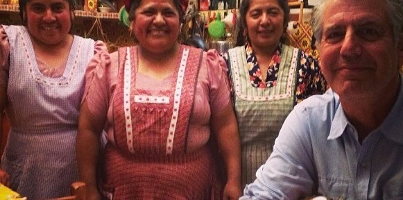 Chef experimenta os sabores das 'calles mexicanas' e conhece a cultura viva do lugar; CNN exibe 'Lugares Desconhecidos' neste domingo (27), a partir das 18h30
