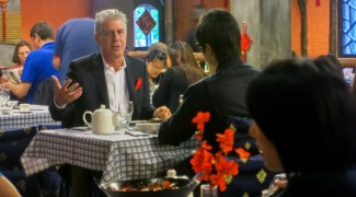 Anthony Bourdain conhece a rica e peculiar gastronomia de Xangai