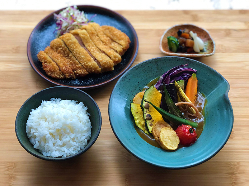 Natsu No Supu Kare é uma das opções especiais criadas pela chef Telma, do Aizomê, para celebrar o aniversário da cidade (Foto: divulgação)