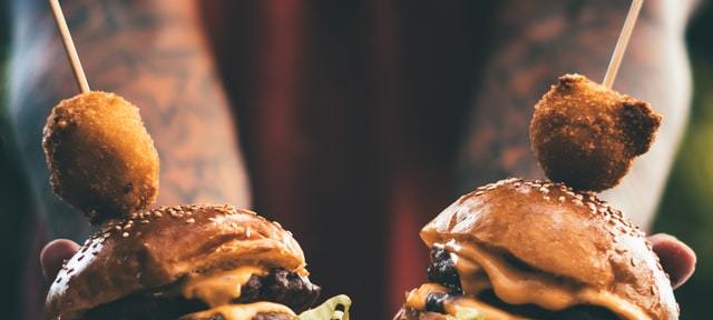 Tá chovendo hambúrguer! Cinco capitais brasileiras recebem mais uma edição do Burger Fest e contam com inúmeras casas, com receitas criativas e exclusivas para este período. Confira todos os detalhes abaixo