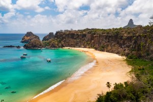 Brasil tem 3 praias entre as 10 melhores do mundo em 2022, segundo TripAdvisor