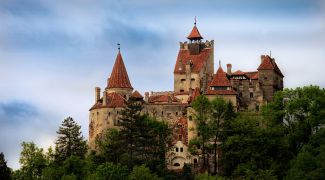 Castelo do Drácula distribui vacinas contra Covid-19 para visitantes