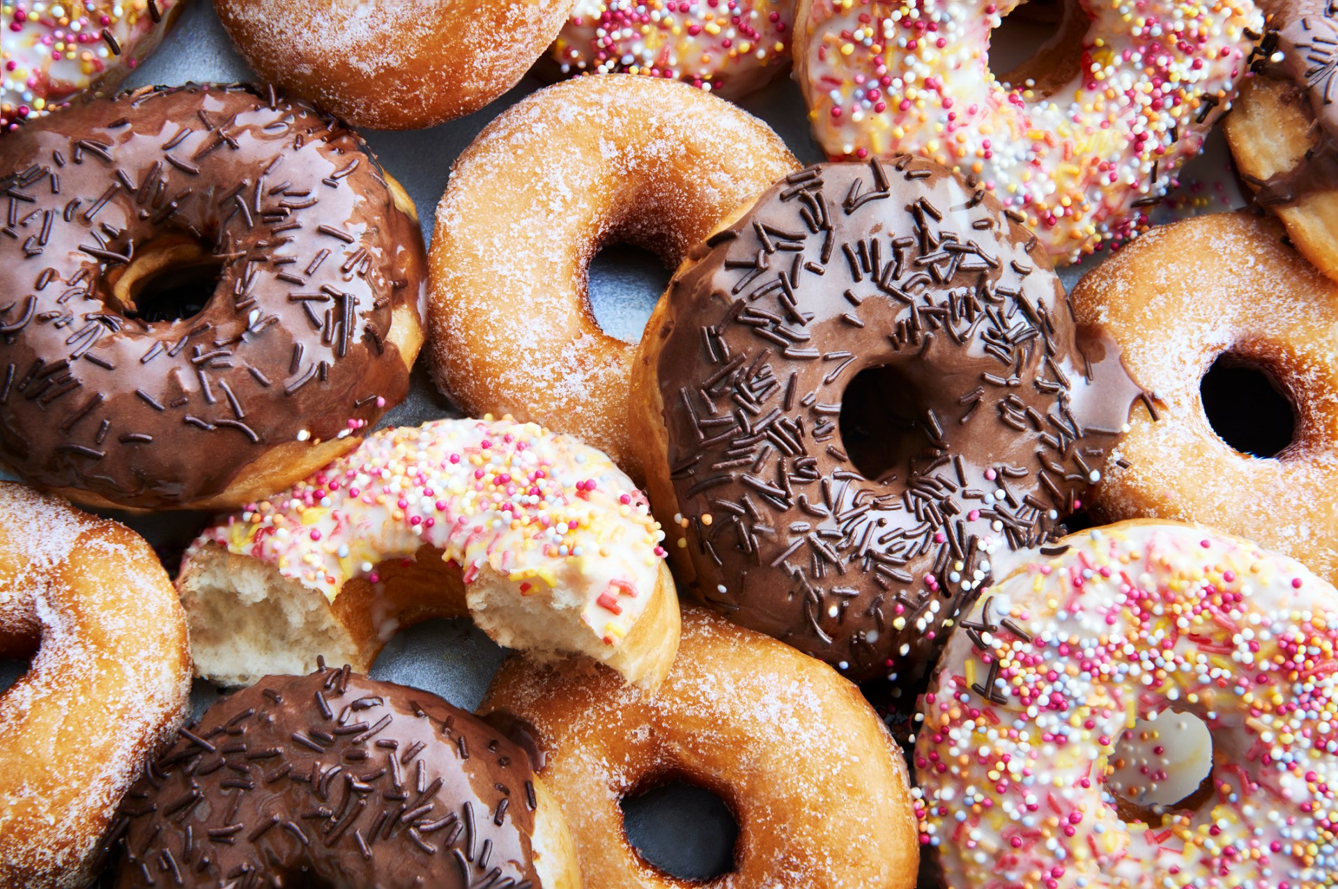 Conheça a história do donuts e onde pedir o seu no Rio de Janeiro
