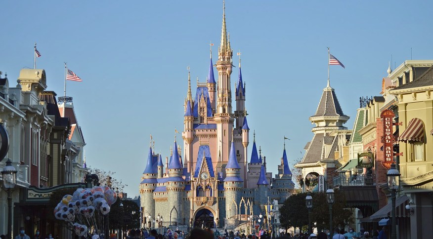 Castelo da Cinderela na Magic Kingdom, parque do Walt Disney World Resort em Orlando, na Flórida