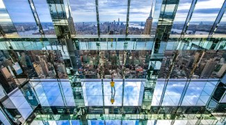 NY do alto: cidade ganha observatório de vidro a mais de 300 metros do chão