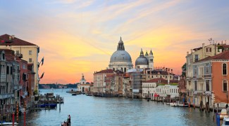 Veneza cobrará turistas e exigirá reservas para conter multidões