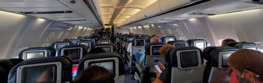 Em 2021, mais de 5 mil reclamações foram enviadas à Administração Federal de Aviação sobre passageiros que perturbaram voos nos Estados Unidos; confira dicas de como evitar confusão