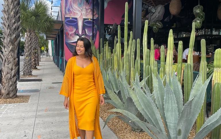Daniela Filomeno em frente ao Bakan, restaurante mexicano no bairro artístico de Wynwood