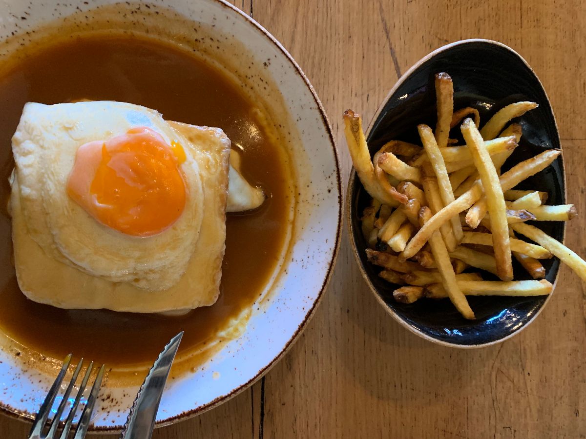 5 restaurants to eat the traditional francesinha, typical Porto sandwich