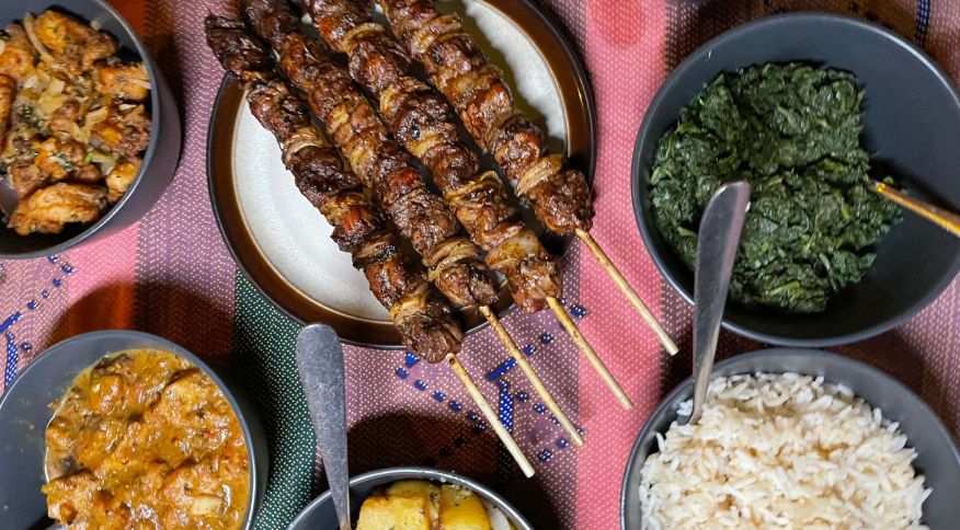 Pratos tradicionais de Ruanda e da África podem ser experimentados no descontraído Repub Lounge
