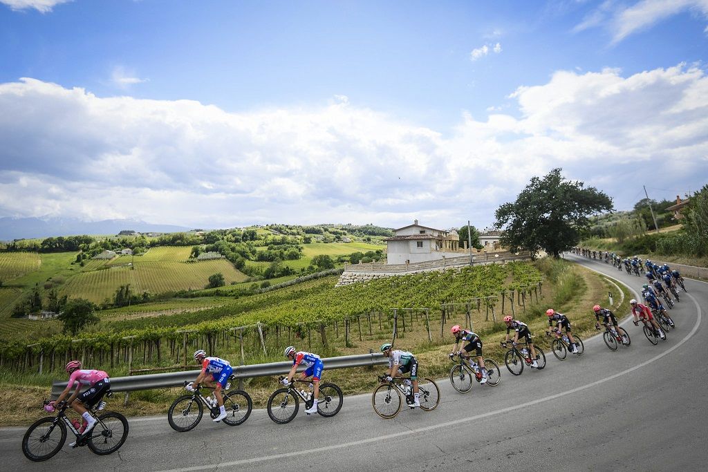 Giro d’Itália arrives in Brazil, attracts tourists and moves millions in Campos do Jordão