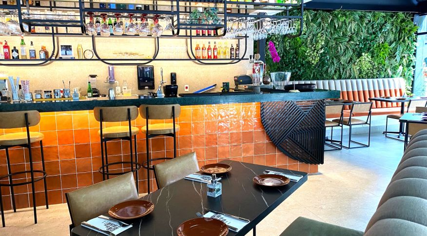 Ambiente do Boato Bar e Restaurante, que abriu recentemente na concorrida Pedroso Alvarenga, no Itaim