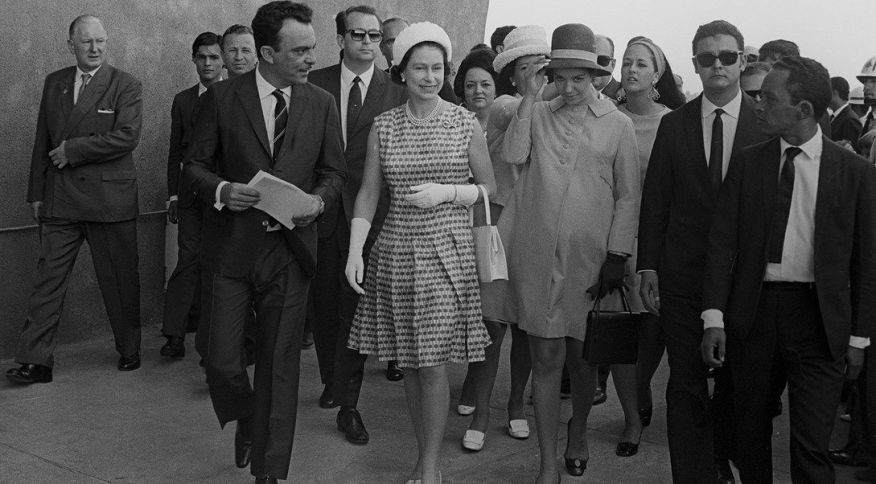 Rainha Elizabeth II em visita na Torre de TV, em Brasília, em 1968