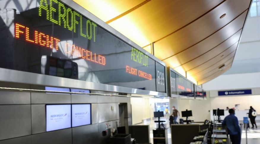 Balcão de check-in da Aeroflot no Aeroporto Internacional de Los Angeles, no dia 2 de março
