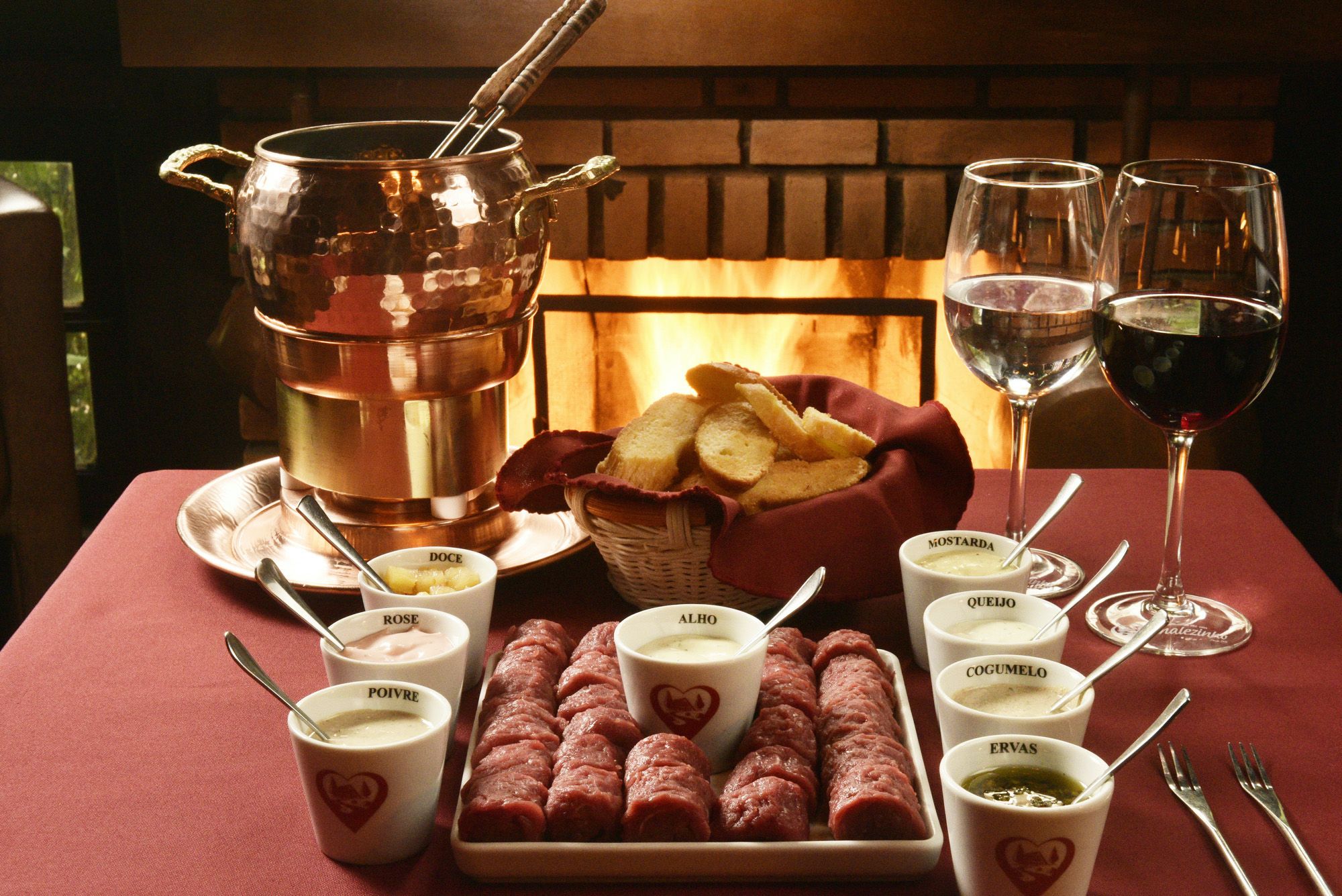 Chalezinho, a traditional fondue restaurant, opens its doors in Campos do Jordão