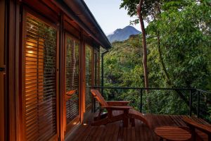 Hotel aos pés de vulcão na Costa Rica, Amor Arenal tem piscinas com águas termais
