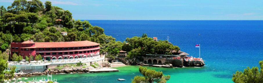 Monte Carlo, Venice Beach e Puglia são alguns dos cenários espetaculares escolhidos pelas grandes marcas de luxo para os desfiles das coleções resort em 2022; saiba como visitá-los