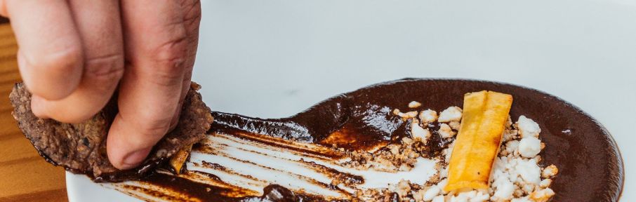 Para comemorar o Dia Mundial do Chocolate, conheça algumas combinações ousadas com o ingrediente e inspire-se para sair do lugar-comum
