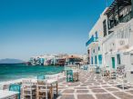 Mykonos: influenciadora digital entrega os melhores beach clubs da ilha grega
