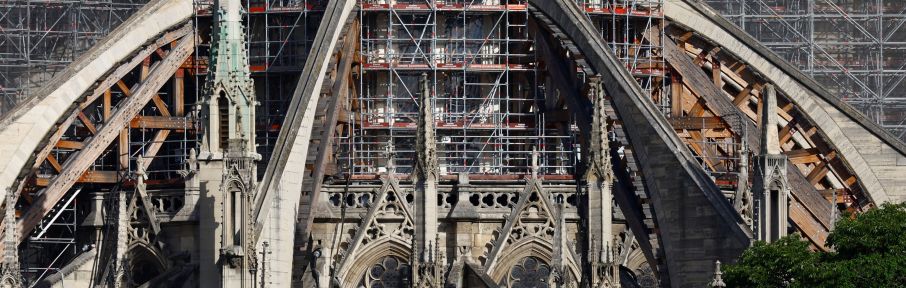 A catedral está fechada para restauração desde 2019 quando um incêndio destruiu seu telhado e derrubou sua torre