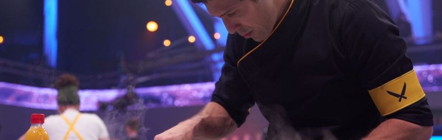 Nova geração de chefs brasileiros enfrenta profissionais como Bel Coelho, Rodrigo Oliveira e Carole Crema na versão nacional da competição Iron Chef