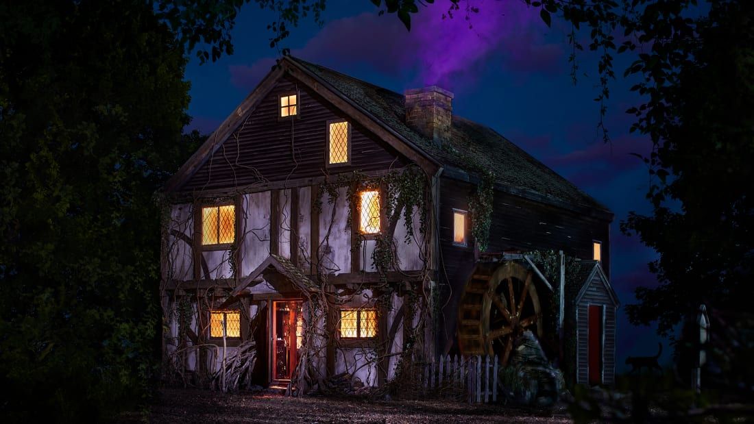 Airbnb recreates the scary house from the movie “Abracadabra”